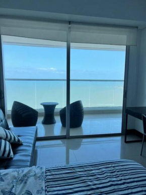 Descanso y confort frente al mar!